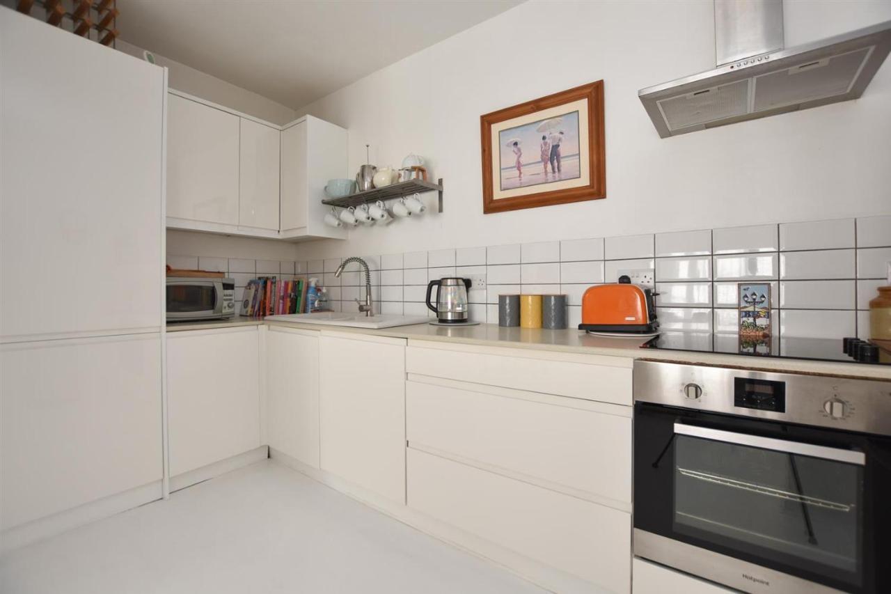 Stunning 2 Bed With Sea View In Hastings Old Town Apartment Bagian luar foto